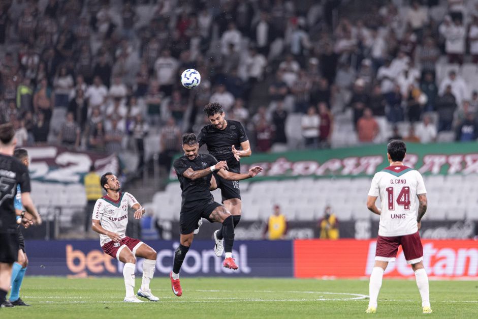 gustavo_henrique_e_raniele_durante_jogo_do_tp5r9082557545393447856